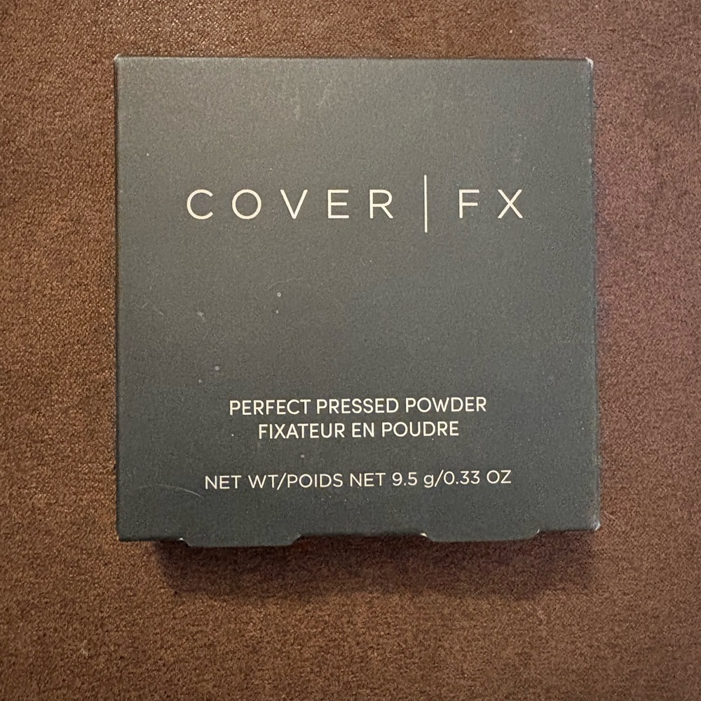 COVER FX Matte Perfect Pressed Powder Compact in Light